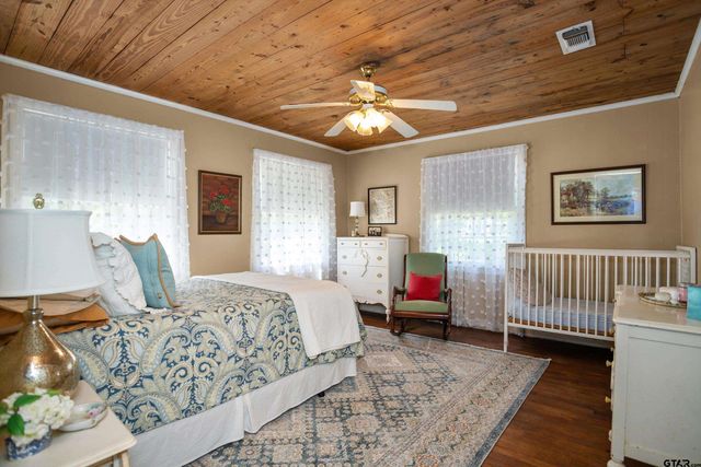 319 N Howard Street, Grapeland, TX 75844