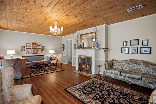 319 N Howard Street, Grapeland, TX 75844