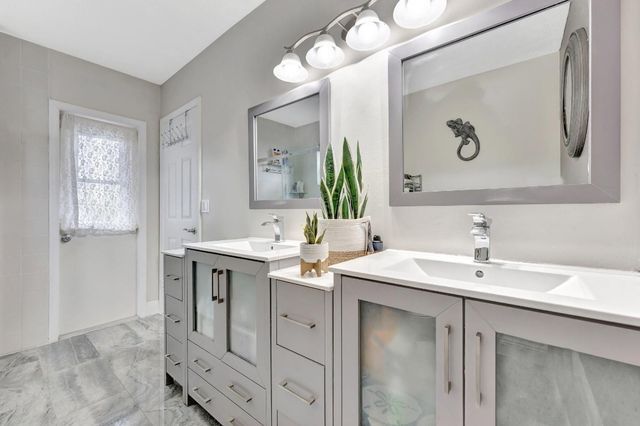 1221 SW 59th Avenue, Plantation, FL 33317