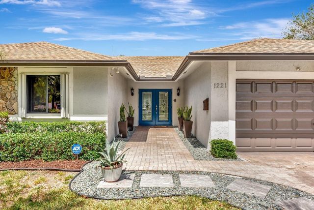 1221 SW 59th Avenue, Plantation, FL 33317