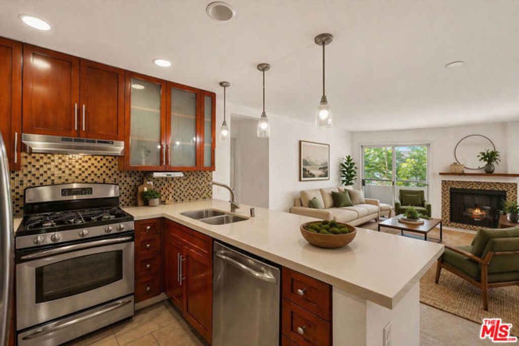 4702 Fulton Avenue 202, Sherman Oaks, CA 91423