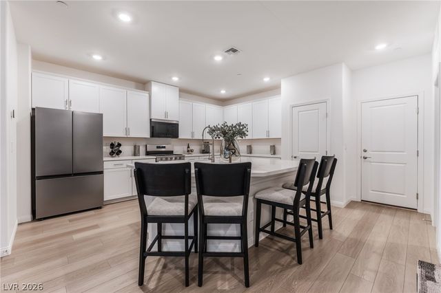 128 Silver Run Lane, Las Vegas, NV 89138