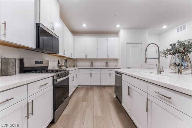 128 Silver Run Lane, Las Vegas, NV 89138