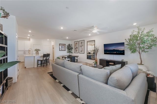 128 Silver Run Lane, Las Vegas, NV 89138
