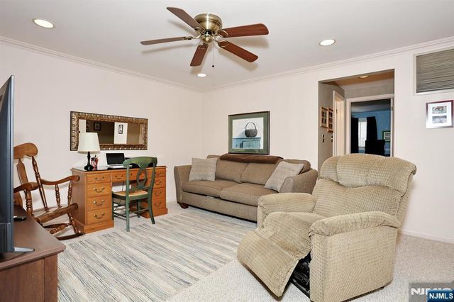 16 Sandburg Court, Mahwah, NJ 07430