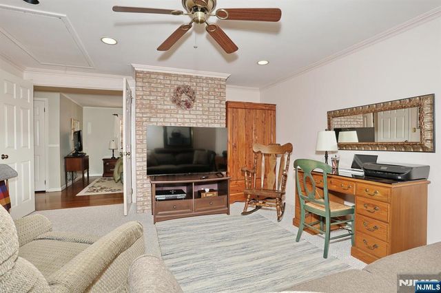 16 Sandburg Court, Mahwah, NJ 07430