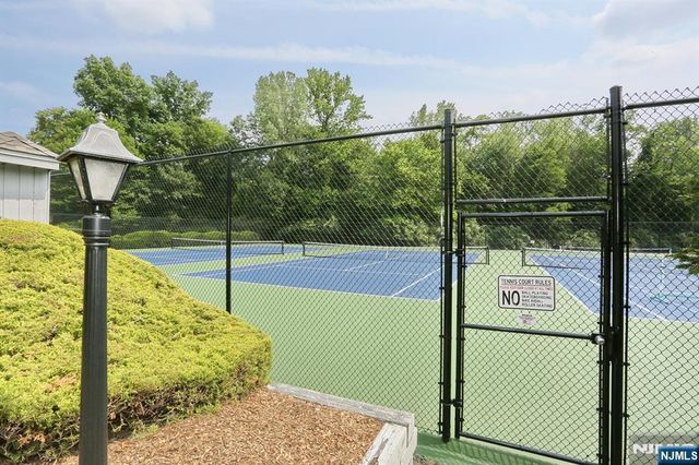 16 Sandburg Court, Mahwah, NJ 07430