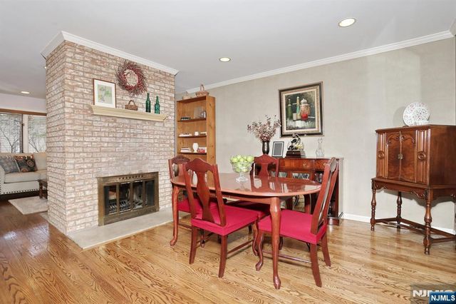 16 Sandburg Court, Mahwah, NJ 07430