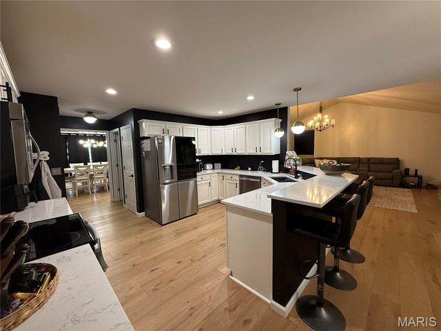 4607 Valleydale Road, Godfrey, IL 62035