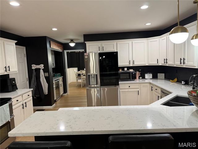 4607 Valleydale Road, Godfrey, IL 62035