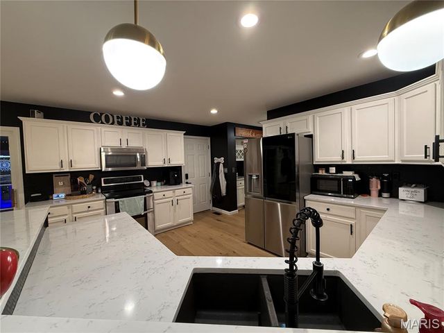 4607 Valleydale Road, Godfrey, IL 62035