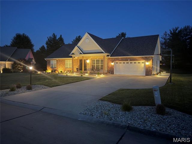 4607 Valleydale Road, Godfrey, IL 62035