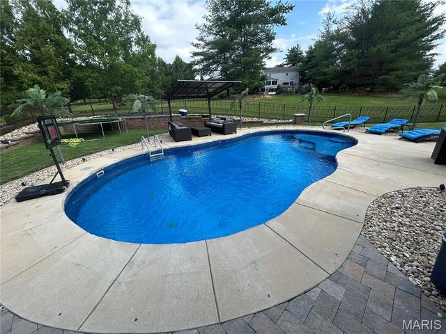 4607 Valleydale Road, Godfrey, IL 62035