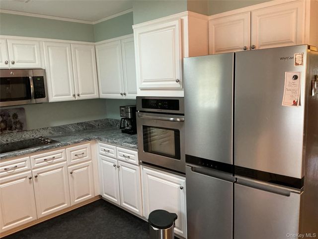 207 Woodbridge Drive B, Ridge, NY 11961