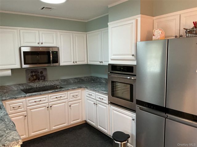 207 Woodbridge Drive B, Ridge, NY 11961