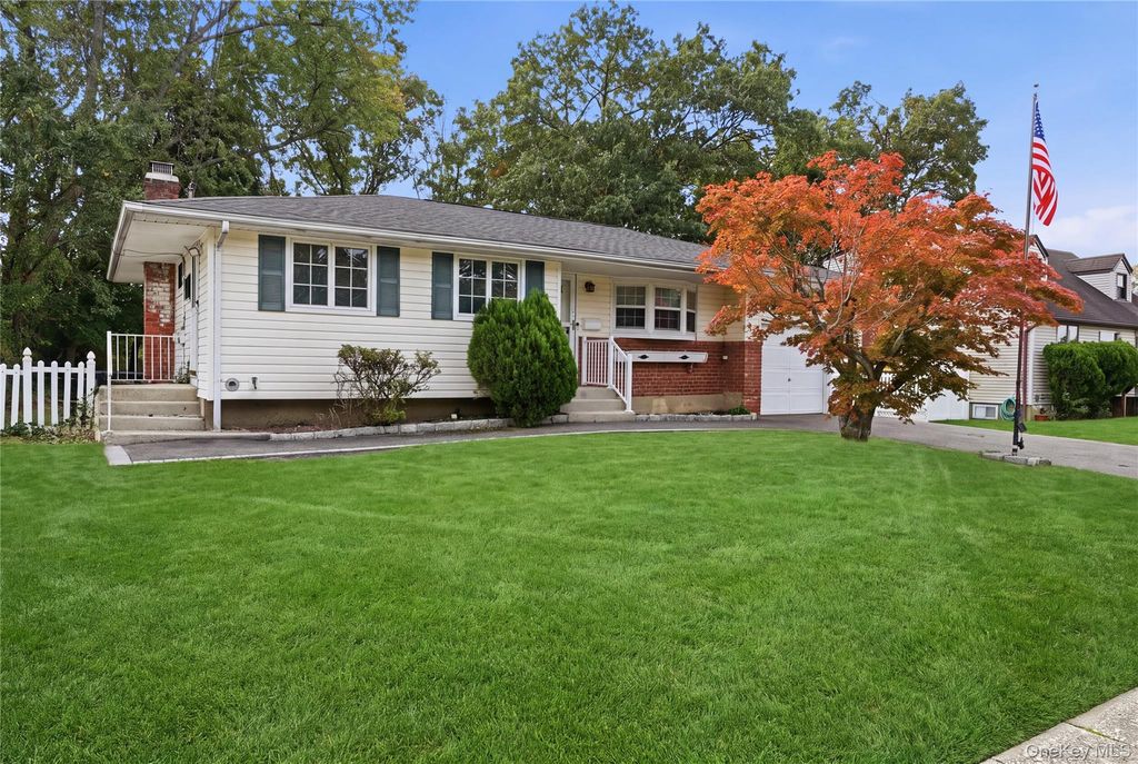 56 Prairie Drive, North Babylon, NY 11703 — photo 3