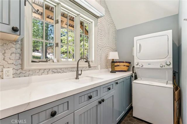 27720 Hamiltair Drive, Lake Arrowhead, CA 92352