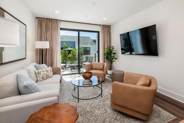 1105 Catania Court 203, Encinitas, CA 92024