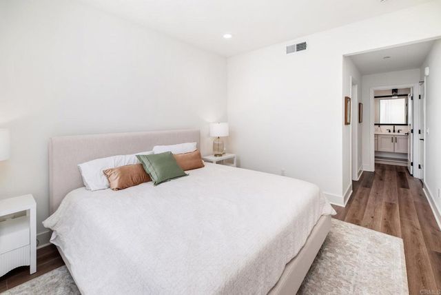 1105 Catania Court 203, Encinitas, CA 92024