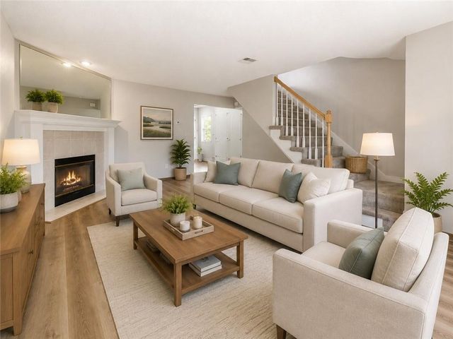 5604 NW Moonlight Meadow Court, Lee's Summit, MO 64064