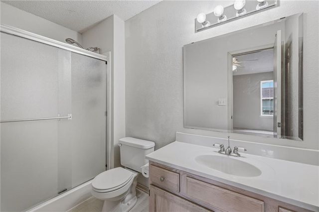 5604 NW Moonlight Meadow Court, Lee's Summit, MO 64064