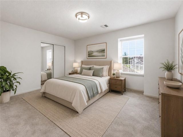 5604 NW Moonlight Meadow Court, Lee's Summit, MO 64064