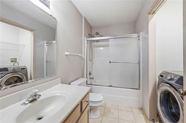 5604 NW Moonlight Meadow Court, Lee's Summit, MO 64064