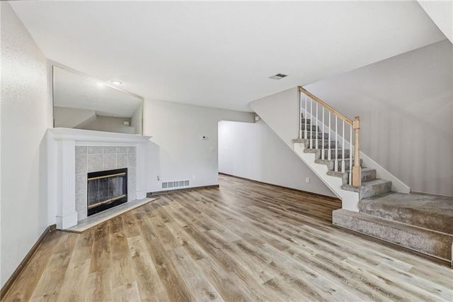 5604 NW Moonlight Meadow Court, Lee's Summit, MO 64064