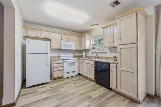 5604 NW Moonlight Meadow Court, Lee's Summit, MO 64064