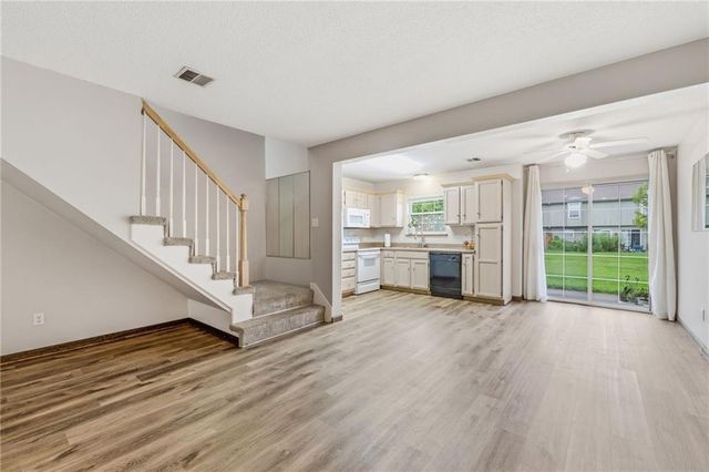 5604 NW Moonlight Meadow Court, Lee's Summit, MO 64064