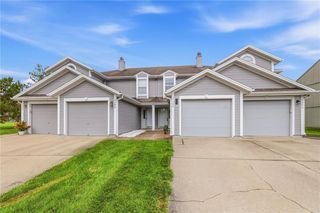 5604 NW Moonlight Meadow Court, Lee's Summit, MO 64064