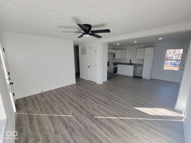 48 Southlane Drive, Whiteland, IN 46184