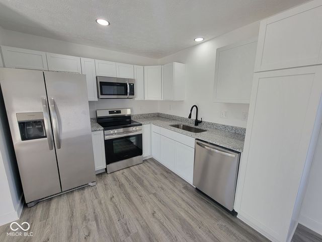 48 Southlane Drive, Whiteland, IN 46184