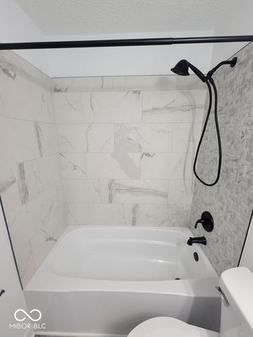 48 Southlane Drive, Whiteland, IN 46184