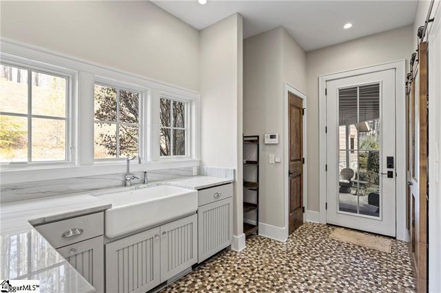 225 Saranac Drive, Sunset, SC 29685