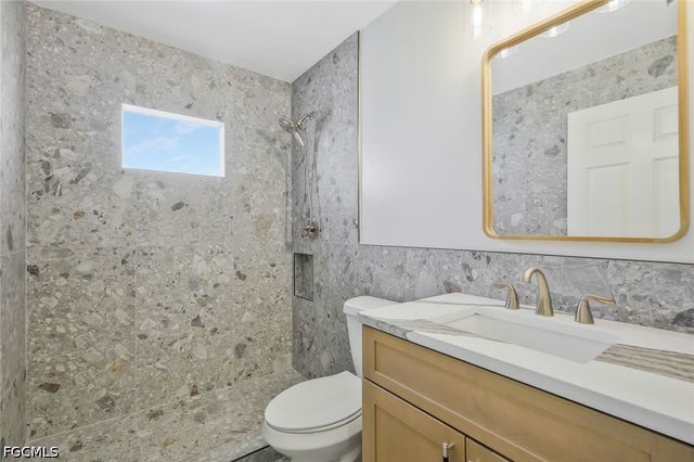 2200 NE 9th AVE, Cape Coral, FL 33909