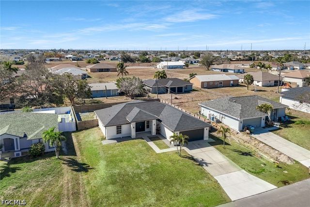 2200 NE 9th AVE, Cape Coral, FL 33909
