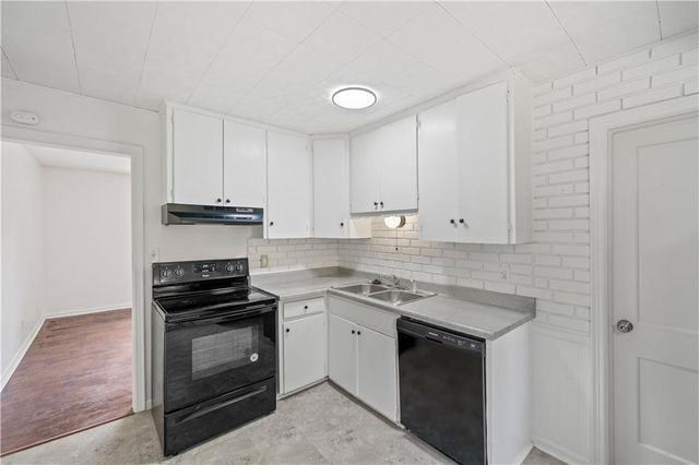 6308 W 81st Street, Overland Park, KS 66204