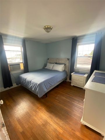 11 S Baptist Street, Newport, RI 02840