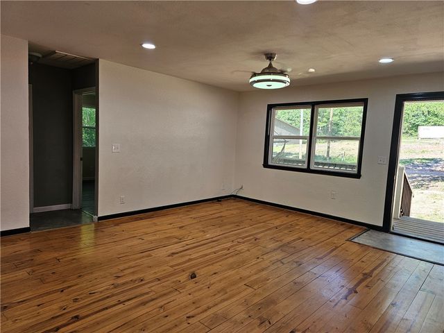 203 Northcross Road, Huntsville, AR 72740