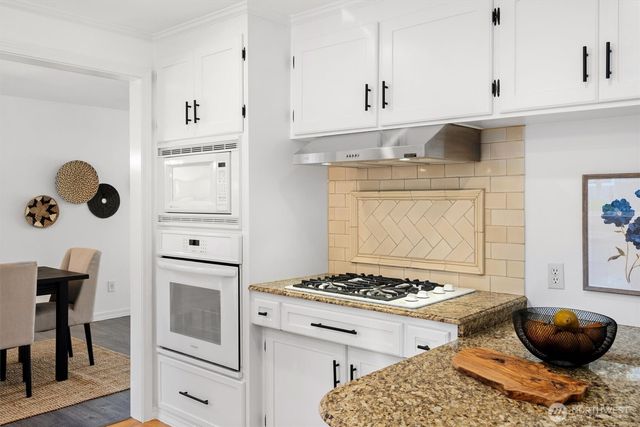 14423 75th Avenue NE, Kirkland, WA 98034