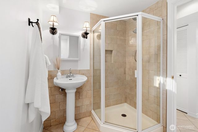 14423 75th Avenue NE, Kirkland, WA 98034