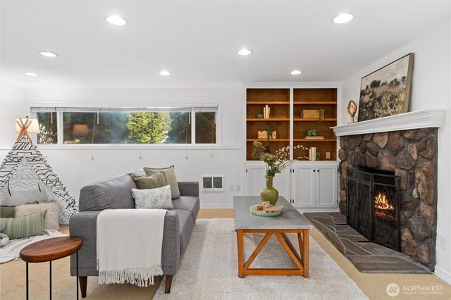 14423 75th Avenue NE, Kirkland, WA 98034