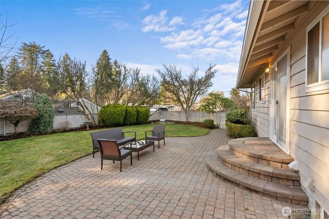 14423 75th Avenue NE, Kirkland, WA 98034