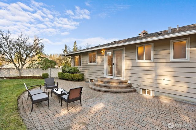 14423 75th Avenue NE, Kirkland, WA 98034