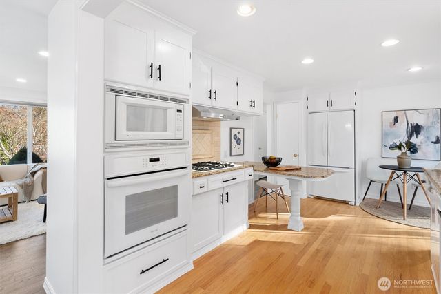 14423 75th Avenue NE, Kirkland, WA 98034