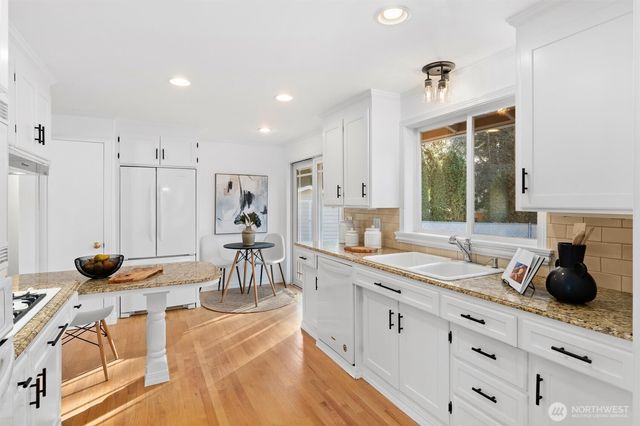 14423 75th Avenue NE, Kirkland, WA 98034