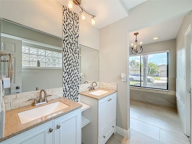 4241 NW 74th Ave, Lauderhill, FL 33319