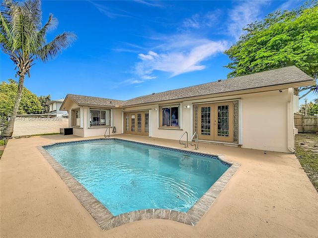 4241 NW 74th Ave, Lauderhill, FL 33319