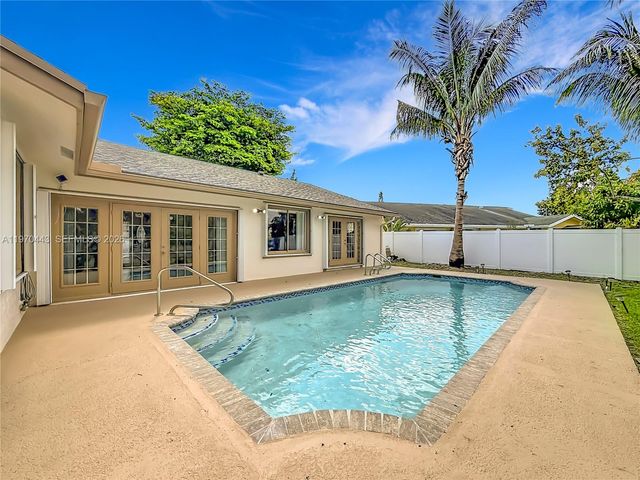 4241 NW 74th Ave, Lauderhill, FL 33319